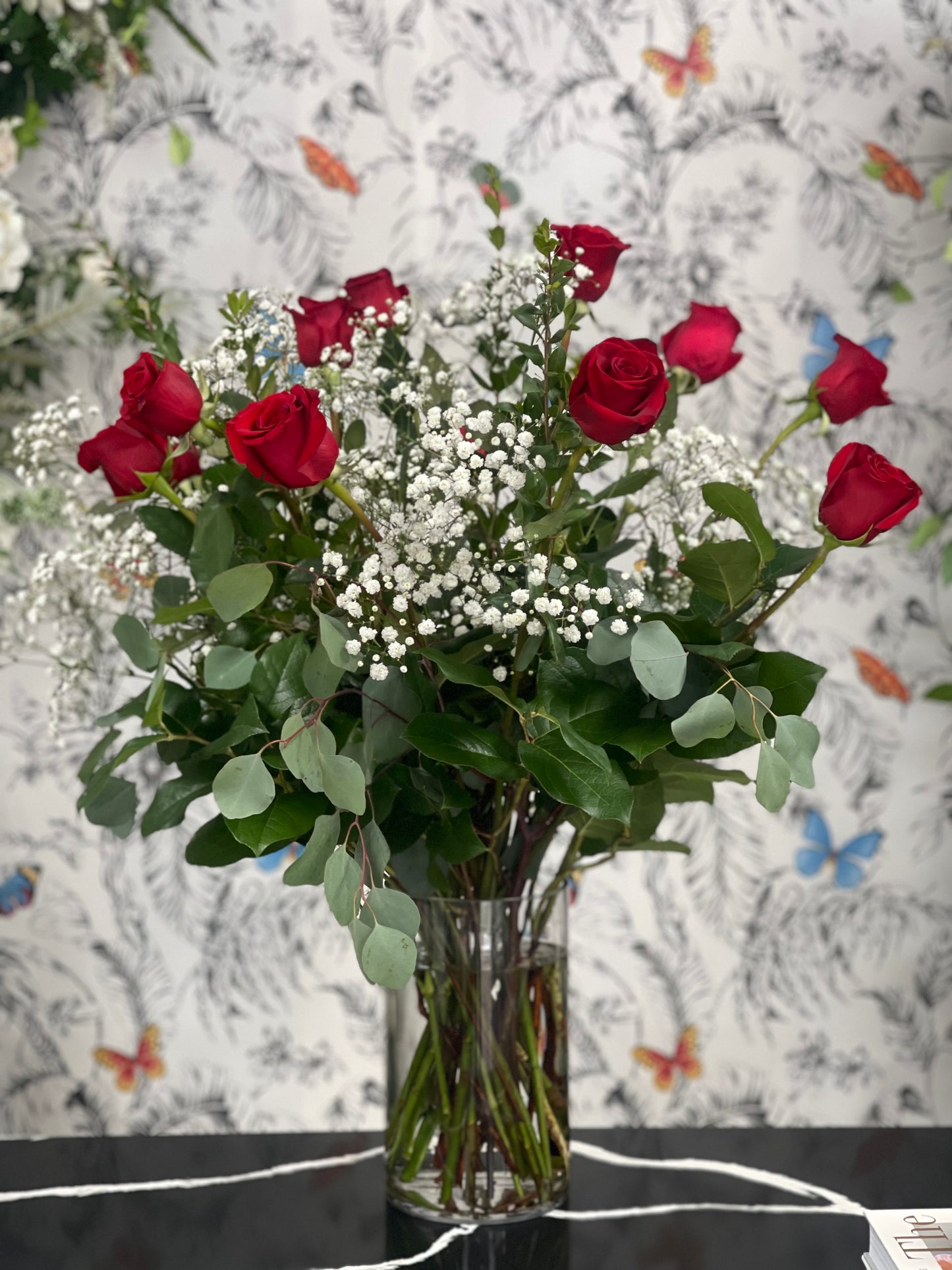 Classic Vase (1 Dozen Roses)